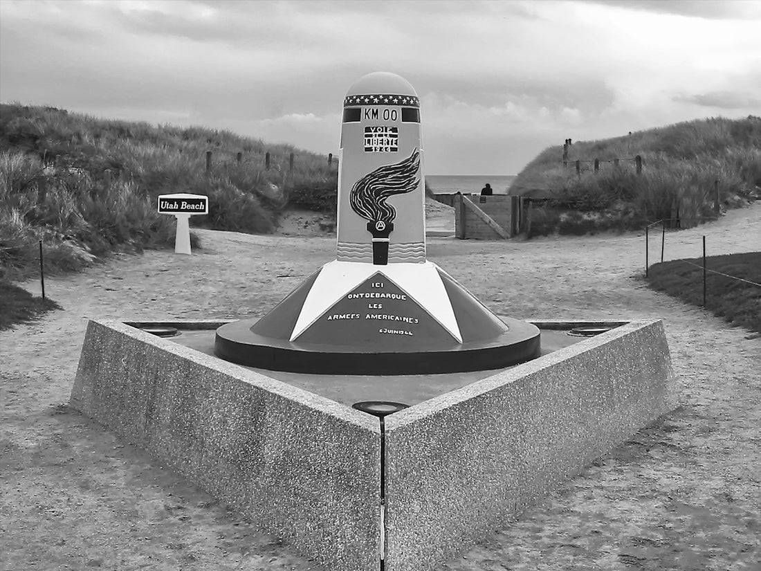 a black and white photo of a monument
